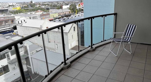 One bedroom one bathroom Apartment in City Centre - Photo 1