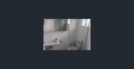 Well presented 1 bedroom unit - Photo 4