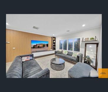 Spacious Family Home with Exceptional Outdoor Living - Photo 5