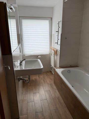 120m²,3 schlafzimmer,Balkon,Garage+Stellplatz,3+4 Etage,Laminat - Photo 2