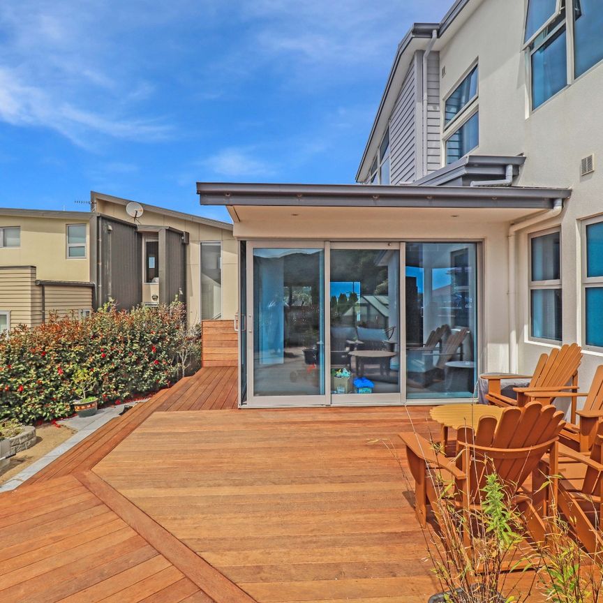 Immaculately presented executive four-bedroom family home - Photo 1