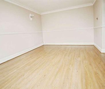 Elsenham Crescent, Basildon, SS14 - Photo 2