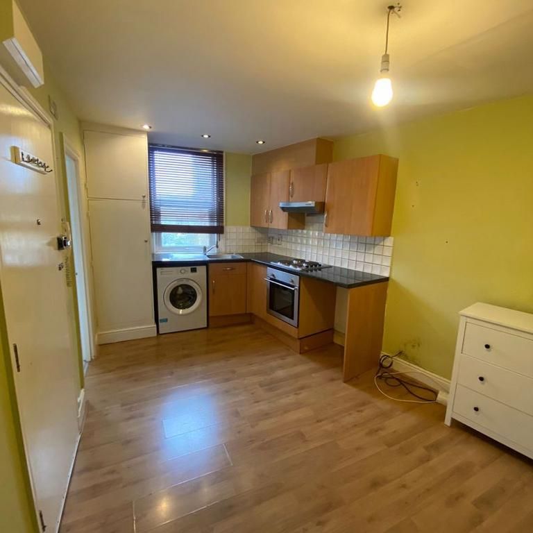 Studio to rent - Photo 1