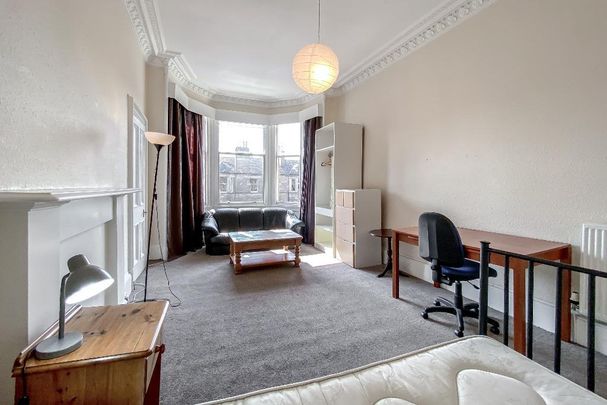 4 bedroom flat to rent - Photo 1