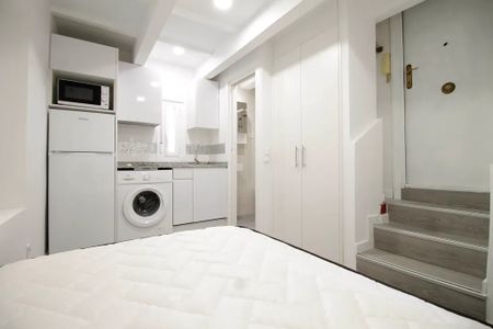 Avenida del Doctor Federico Rubio y Galí, Madrid, Community of Madrid 28039 - Photo 4