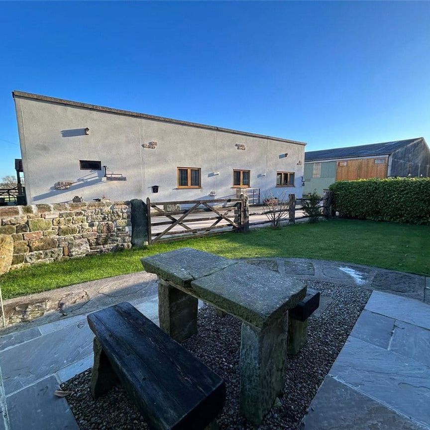 Available now, The Cartshed is beautifully presented, two bedroomed barn conversion situated on the outskirts of Knaresborough whilst occupying a delightful semi-rural position and available either furnished or unfurnished. - Photo 1