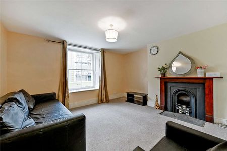 Spacious two-bedroom apartment available now, offered part-furnished. - Photo 3