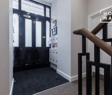 Warwick Road. SW5 - Photo 1