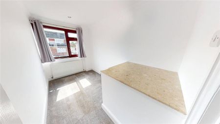 3 bedroom end of terrace house to rent - Photo 4