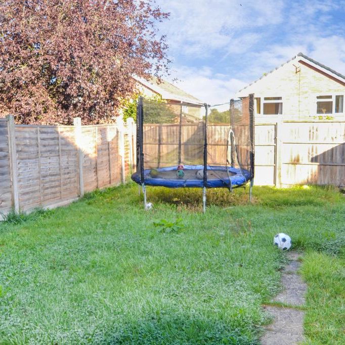 3 bedroom semi-detached house to rent - Photo 1