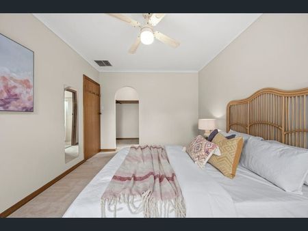 Large family home in Superb location - Photo 4