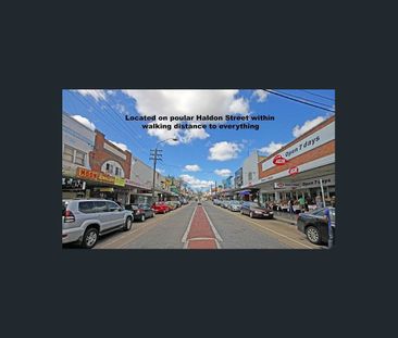 PRIME LOCATION - LOCK UP GARAGE - Photo 4