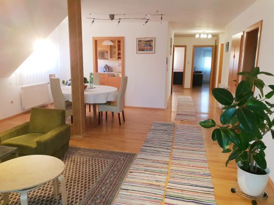 Möblierte Dachgeschoßwohnung zu vermieten! - Photo 1