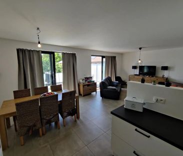 Appartement met 2 slaapkamers en groot terras - Photo 3