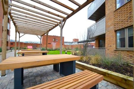 Elmsleigh Road, Staines-upon-thames, TW18 - Photo 4