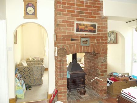 3 bedroom semi-detached house to rent - Photo 5