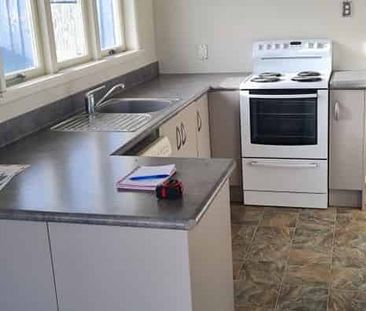 Large 6 Bedroom Family Home - Photo 5