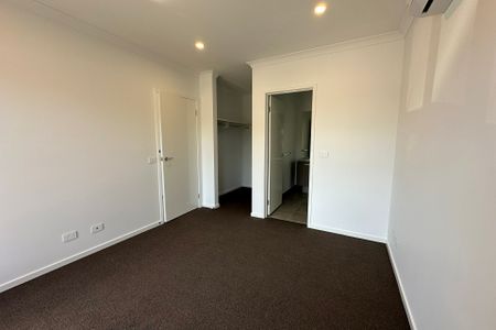 22 Marathon Way, Narre Warren South VIC - Photo 4