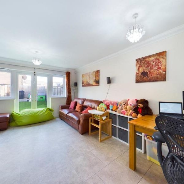 Highcross Place, Chertsey - 2 bedrooms Property for lettings - Seymours - Photo 1