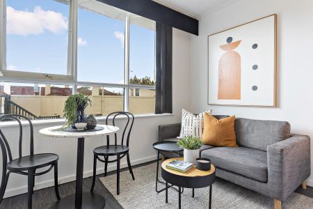 Light-filled studio with bay & city views - Photo 3