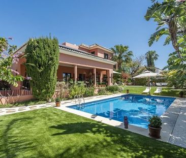 Alquiler de casa o chalet independiente en Lomas de Marbella Club - Photo 2