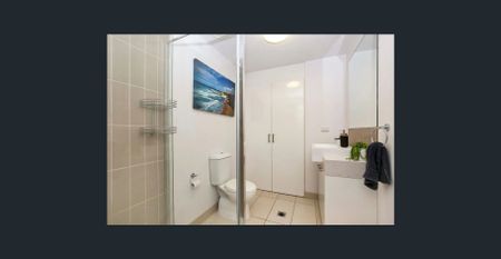 Spacious & stylish in the heart of North Melbourne - Photo 4