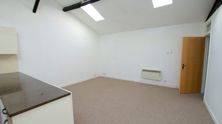 59 Hewlett Road, CHELTENHAM GL526AD - Photo 3