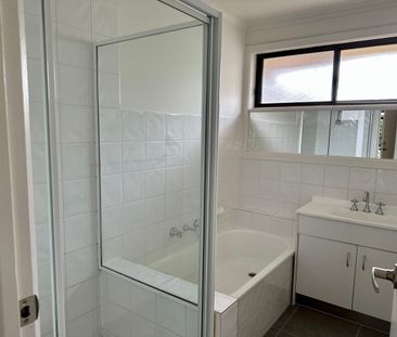 NEAT & TIDY WALK TO MARKET & PLAZA - Photo 4