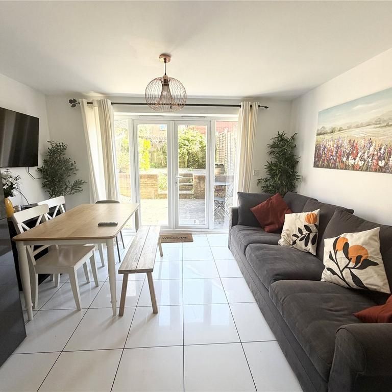 4 bedroom terraced house to rent - Photo 1