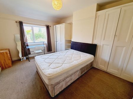 5 Bed Student Accommodation - Photo 5