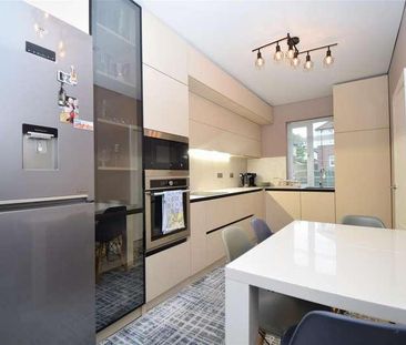 Milton Crescent, Wakefield, WF2 - Photo 4
