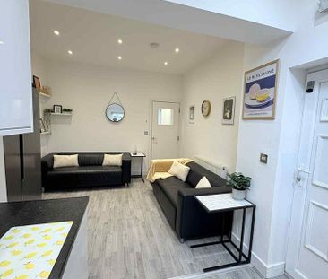 5 bedroom house to rent - Photo 1