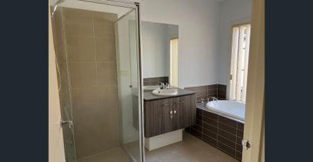 Spacious 4 Bedroom Home!! - Photo 5