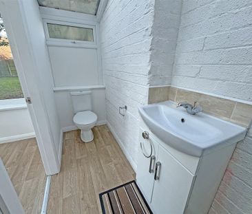 3 bedroom Semi-detached house to rent - Photo 1