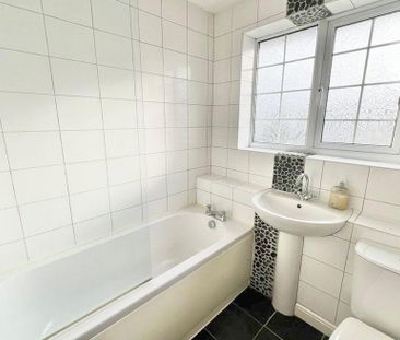 2 bedroom end of terrace house to rent - Photo 4