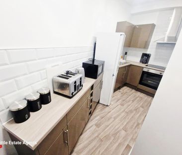 1 bedroom in a house share to rent - Photo 2