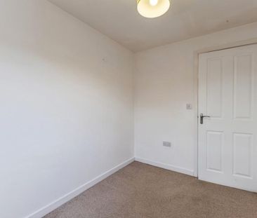 4 bedroom house to rent York Way, Northampton, Northamptonshire, NN5 - Photo 2