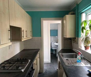 Spacious Bed Terraced House // Jul, LN5 - Photo 3