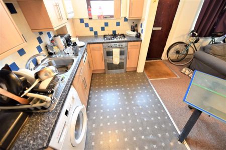 3 bedroom House in Bankfield Terrace, Leeds - Photo 5