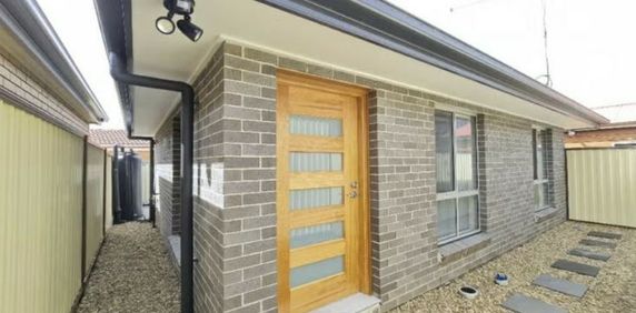 MODERN GRANNY FLAT IN BOSSLEY PARK! - Photo 2