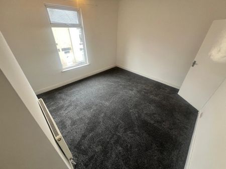 3 bed Terraced - To Let - Photo 4