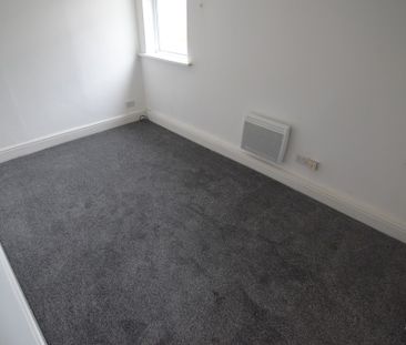 To Let 1 Bed Apartment - Photo 2