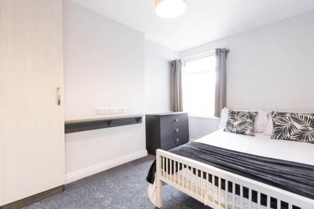 4 bedroom terraced house to rent - Photo 5