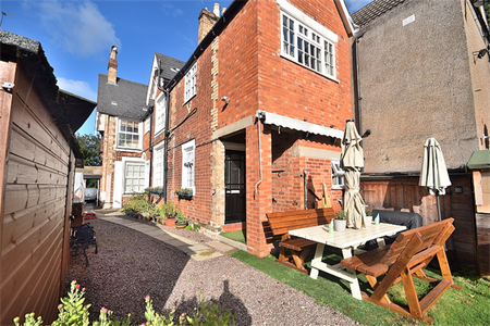 1 bedroom flat to rent - Photo 2