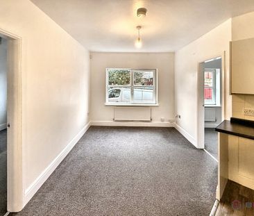 Wellington Road, Doncaster, DN12 - Photo 2