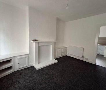 3 bedroom end of terrace house to rent - Photo 4
