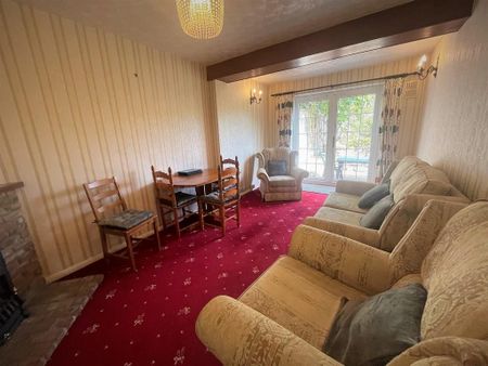 4 bedroom semi-detached house to rent - Photo 2