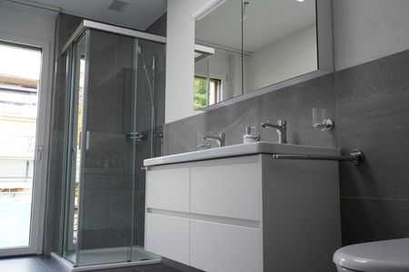 ERSTVERMIETUNG-Grosszügige Wohnung, zwei Balkone – Sicht ins Grüne! - Photo 5