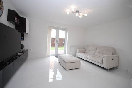 3 bed semi-detached house to rent in Moulton Place, Blakelaw, NE5 - Photo 3