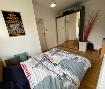 Room in a Shared Flat, Montrell Road, SW2 - Photo 1